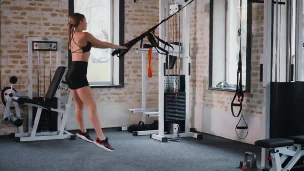 Entusiasta Fitness Fazendo Core Workout Ginásio Mulher Realizando Exercício Principal — Vídeo de Stock