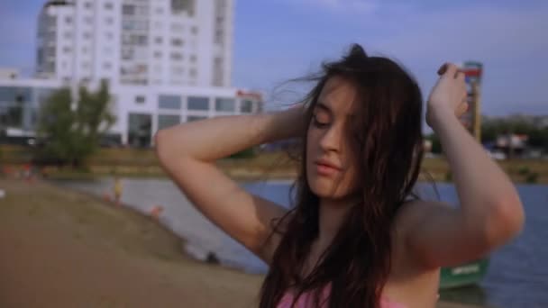 Hot Girl Dancing Twerk Beach Beautiful Woman Dances Her Buttocks — Stock Video