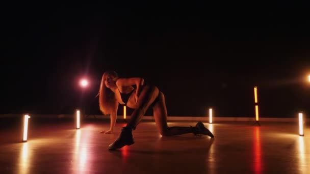 Sexy Woman Dancing Seductive Dance Dancer Girl Big Ass Dances — Stock Video