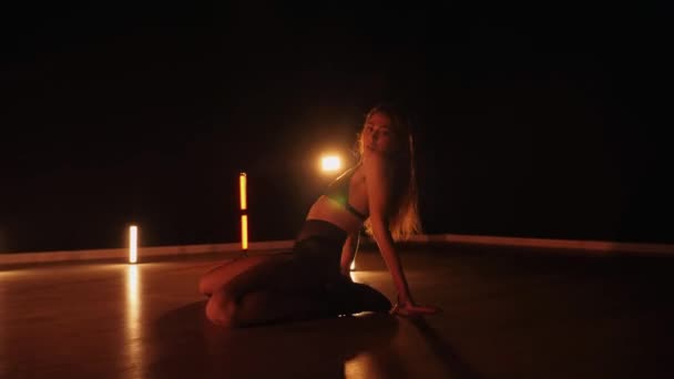 Sexy Woman Dancing Seductive Dance Dancer Girl Big Ass Dances — Vídeos de Stock