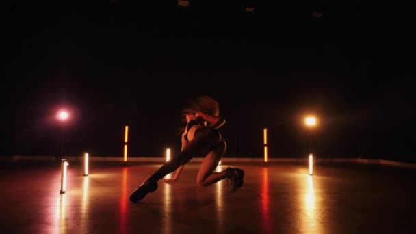 Sexy Woman Dancing Seductive Dance Dancer Girl Big Ass Dances — Vídeo de Stock