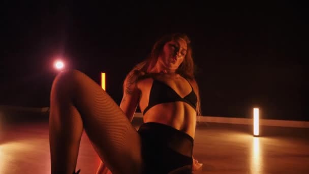 Sexy Woman Dancing Seductive Dance Dancer Girl Big Ass Dances — стоковое видео