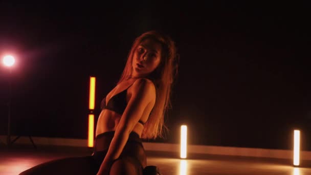 Sexy Woman Dancing Seductive Dance Dancer Girl Big Ass Dances — Stockvideo