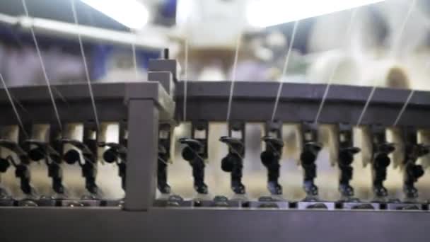 Tecelagem Tecido Carros Produção Tecido Fios Fábrica Indústria Têxtil Industrial — Vídeo de Stock