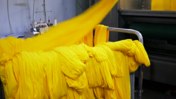 Szövet Szövése Autókon Szövet Előállítása Szálakból Gyárban Textilgyári Ipar Szövet — Stock videók