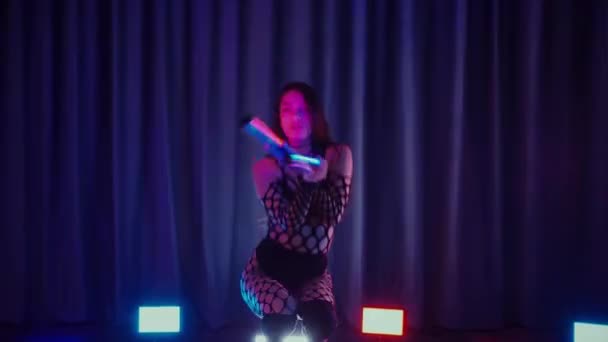 Sexy Woman Dancing Twerk Dancer Girl Dances Erotically Dark Hall — Stock Video