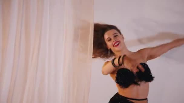 Belle Fille Danse Une Danse Orientale Ventre Une Femme Sexy — Video
