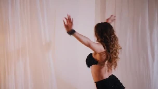 Belle Fille Danse Une Danse Orientale Ventre Une Femme Sexy — Video