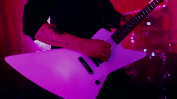 Guitarrista Rock Toca Guitarra Fixe Guitarrista Maluco Num Concerto Rock — Vídeo de Stock