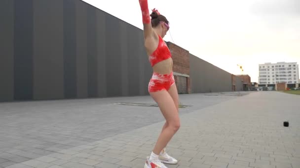 Женщина Красном Оранжевом Бикини Тверкинг Танцующая Энергично Женщина Бикини Женщина — стоковое видео
