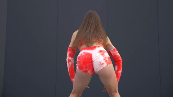 Donna Bikini Rosso Arancione Twerking Donna Vestita Bikini Che Balla — Video Stock