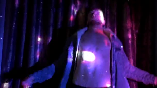 Tipo Está Bailando Hombre Desnudo Bailando Maravillosamente Estudio Oscuro Hombre — Vídeos de Stock