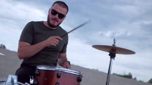 Guy Plays Drums Coolly Music Band Plays Desert Sand — Stock Video