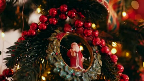 Arbre Noël Traditionnel Orné Ornements Rouges Chambre Festive Avec Arbre — Video
