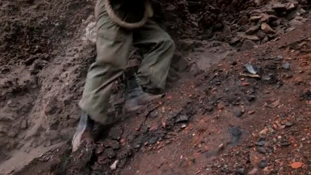 Man Climbs Crawls Dangerous Mountain Man Looking Gold Mountains Treasure — Stock Video