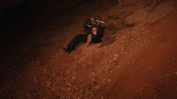 Cücelerden Hazine Avcılarından Ayin Dansları Komik Müzisyenler Geceleri Yeraltında Bir — Stok video