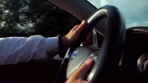 Der Mann Ist Einem Cabrio Unterwegs Wunderschönes Rotes Cabrio Das — Stockvideo