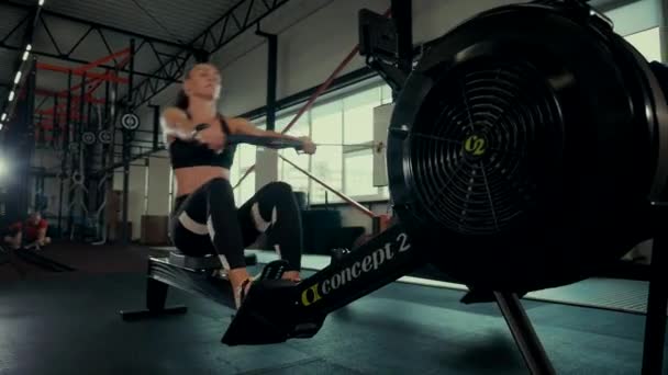 Une Fille Dans Les Trains Gym Sexy Jeune Femme Est — Video