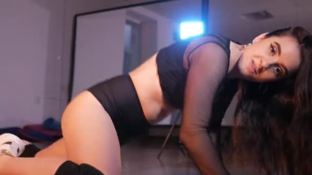 Mujer Baila Enérgicamente Twerking Baile Seductor Chica Bailando Twerk Mujer — Vídeo de stock