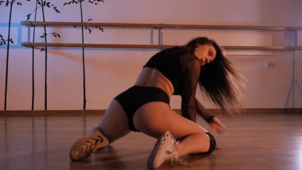 Mujer Baila Enérgicamente Twerking Baile Seductor Chica Bailando Twerk Mujer — Vídeo de stock