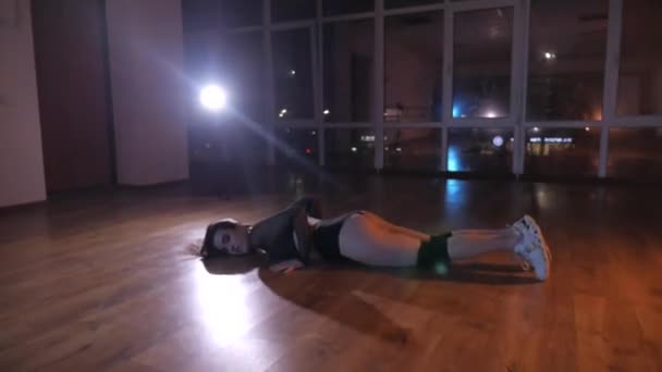 Energikusan Táncol Riszálja Csábító Táncot Lány Táncoló Twerk Fiatal Aki — Stock videók
