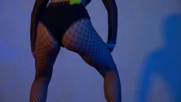 Womans Energeticamente Dança Twerking Uma Dança Sedutora Menina Dançando Twerk — Vídeo de Stock
