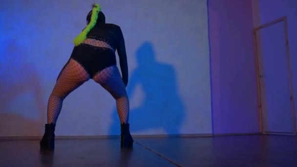 Mujeres Bailando Enérgicamente Twerking Baile Seductor Chica Bailando Twerk Mujer — Vídeo de stock