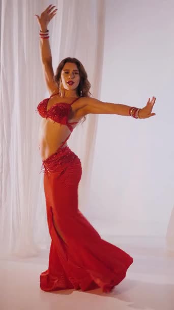 Striptiz paytida mening sikim qattiqlashdi Striptiz paytida mening sikim qattiqlashdi