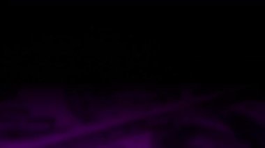 Canlı bir Amerikan para akışı var. Çok renkli ışıkta yıkanmış bir Amerikan doları yağmuru. ABD banknotlarının yakın plan görüntüsü. Detayları renkli bir renge bürünmüş. kağıt para döner.