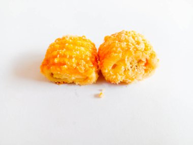 Nastar peyniri beyaz arka planda izole edilmiş. Lezzetli küçük pasta.