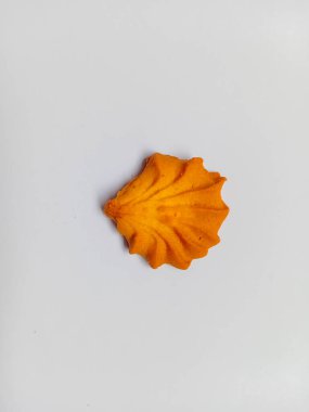 kabuk şekilli çerez beyaz arkaplanda izole.