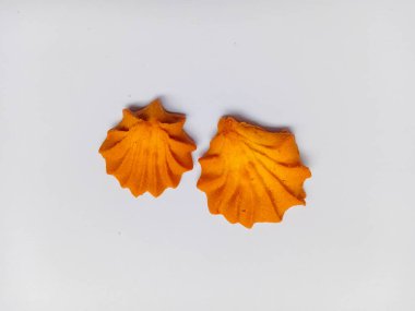 kabuk şekilli çerezler beyaz arkaplanda izole.