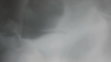 Beyaz sis ve dumanlı soyut gri arkaplan