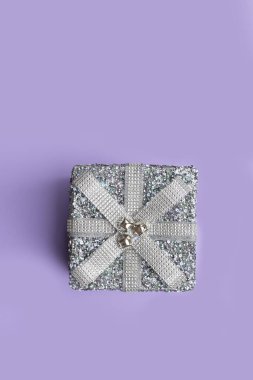 Yılbaşı kutuları ve hediyeler. Noel hediyesi kutusu