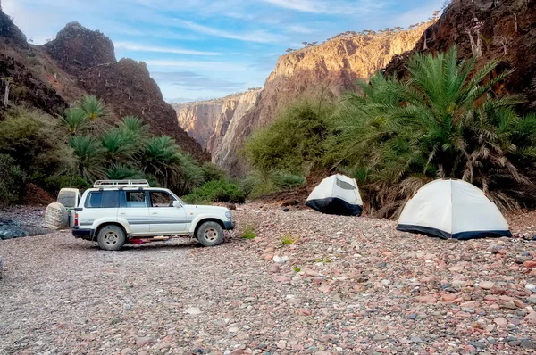 Campement Touristique Avec Tentes Voitures Dans Canyon Naturel Unique Avec — Photo
