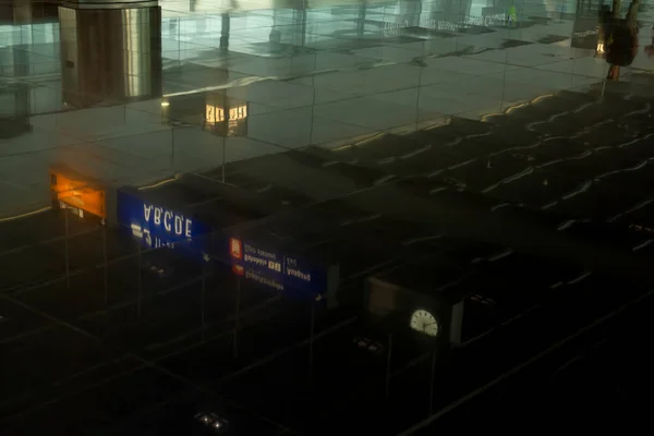 Abstracte Foto Van Een Luchthaventerminal Reflectie Vloer — Stockfoto