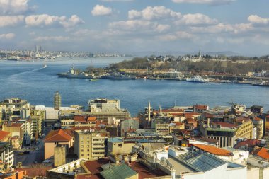 Güneşli bir günde İstanbul ve Boğaz manzarası.