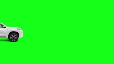 Beyaz SUV aracı yeşil ekranda izole edildi..