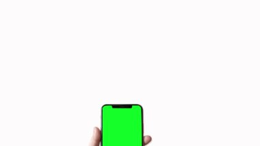 Yeşil ekranlı Smartphone ile el.
