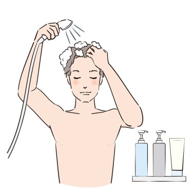 Bir adam şampuanlı saçlarını duşta yıkıyor.