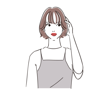 Kısa şortlu, modern, sevimli bir kadın.