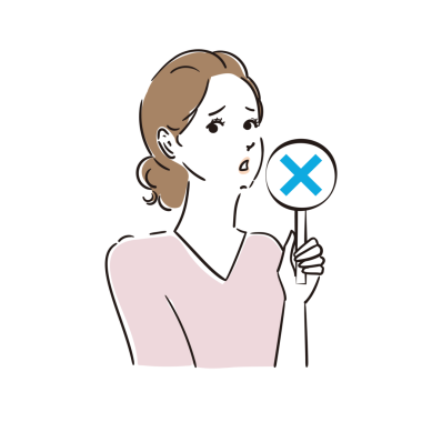 Kartla doğru olup olmadığına karar veren güzel bir kadın.