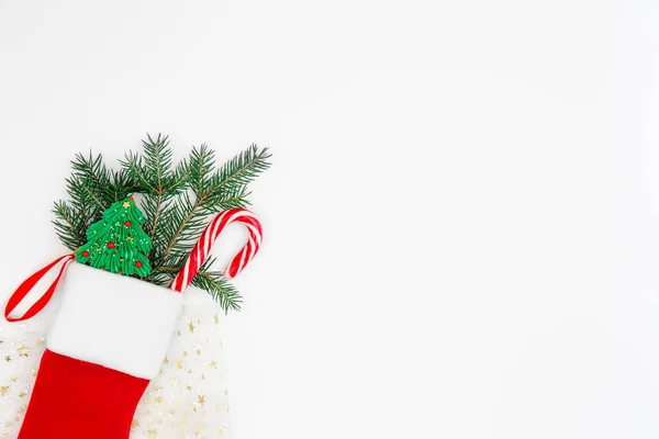 Vánoční Ponožka Slavnostní Dekorativní Detaily Bílém Pozadí Izolované Kopírovací Prostor — Stock fotografie