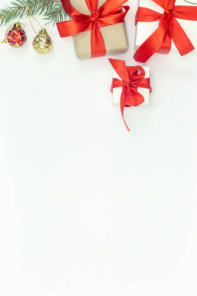 Fondo Navidad Con Regalos Detalles Decoración Navideña Blanco Aislado Plano —  Fotos de Stock