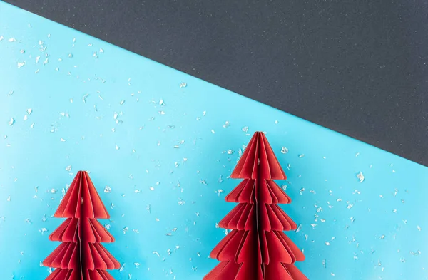 Duas Árvores Natal Papel Origami Fundo Papel Leigos Planos Espaço — Fotografia de Stock