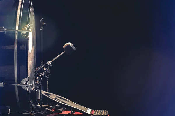 Tambour Basse Avec Pédale Instrument Musique Sur Fond Noir Espace — Photo