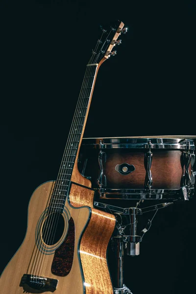 Acoustic Guitar Snare Drum Black Background Isolated Music Concert Concept — Stock Photo, Image