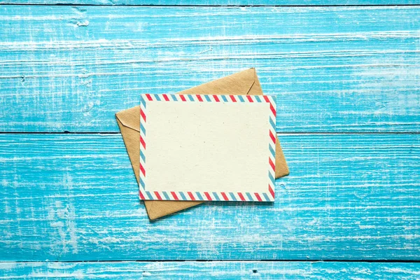 Envelope Vintage Cartão Postal Para Texto Fundo Madeira Azul Vista — Fotografia de Stock