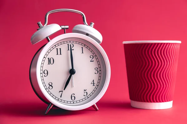 White Stylish Alarm Clock Paper Cup Viva Magenta Color — Fotografia de Stock