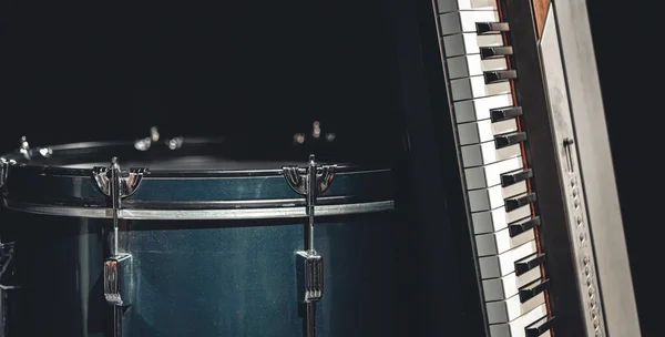 Drum Musical Keys Black Background Concept Musical Creativity — Stock Photo, Image